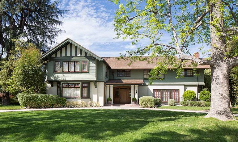 HartmanBaldwin led the major update to this beautiful Craftsman style home in Pasadena’s famous Hillcrest neighborhood. This renovation focused on its exterior façade: new roof style, restored chimneys, as well as a fresher new exterior paint palette. Part of the project included a renovation of all of its interior suite bathrooms.